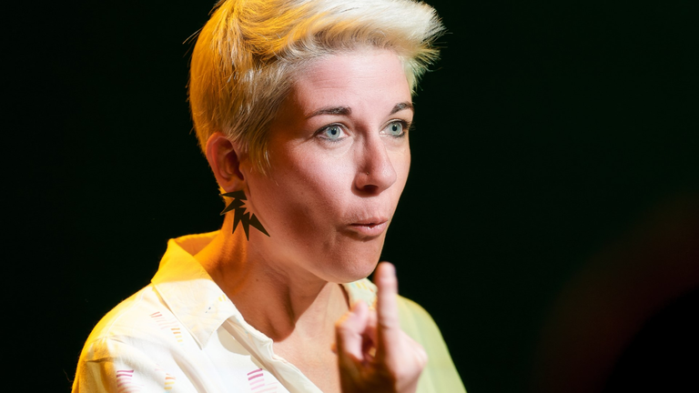 Photograph of Annelies Kusters doing sign language